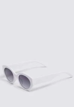 AKILAX Vashtie Abstract Sunglasses - White/Black 10 AKILAX Vashtie Abstract Sunglasses - White/Black -Patagonia Clothing Shop AKILA X Vashtie Abstract Sunglasses White Black 20230925181704 1