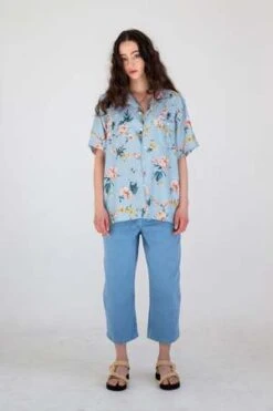Graphia New YorkDesi Short Sleeve Camp Collar Shirt - Blue Ukiyoe Hibiscus Print -Patagonia Clothing Shop Desi Short Sleeve Camp Collar Blue Ukiyoe Hibiscus Print 20220523150811 2