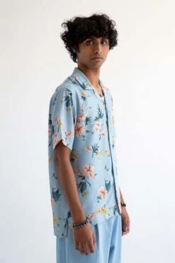 Graphia New YorkDesi Short Sleeve Camp Collar Shirt - Blue Ukiyoe Hibiscus Print -Patagonia Clothing Shop Desi Short Sleeve Camp Collar Blue Ukiyoe Hibiscus Print 20220523150811 3