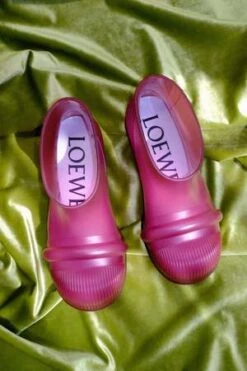 LOEWETransparent Red Rubber Pull-On Ankle Boot -Patagonia Clothing Shop LOEWE Transparent Red Rubber Pull On Ankle Boot 20220822215250