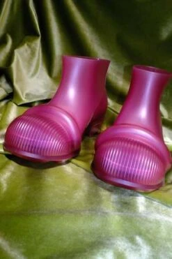 LOEWETransparent Red Rubber Pull-On Ankle Boot -Patagonia Clothing Shop LOEWE Transparent Red Rubber Pull On Ankle Boot 20220822215256