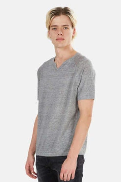 Blue&CreamSplit Neck Raglan Tee - Wolf Grey -Patagonia Clothing Shop Split Neck Raglan Wolf Grey 20220811145002 1