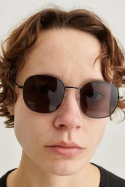 Sun BuddiesMetal Helmut EYEWEAR - Black/Transparent Grey -Patagonia Clothing Shop Sun Buddies Metal Helmut EYEWEAR Black Transparent Grey 20220324202519 1