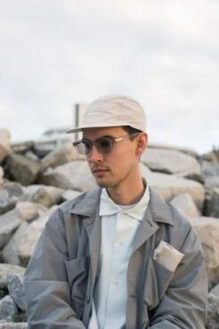 MeanswhileTransition Colour Glasses - Clear/Sapphire Blue