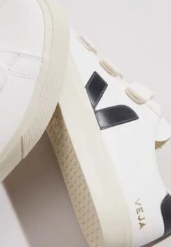 VEJARecife Logo Chromefree Leather Sneakers - White/Black -Patagonia Clothing Shop VEJA Recife Logo Chromefree Leather Sneakers White Black 20230517134333